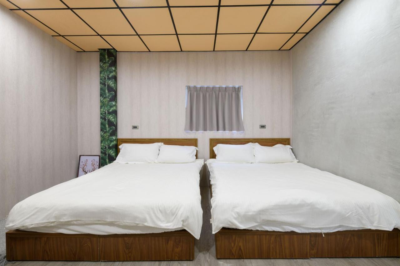 羅東夜市 小宅一生民宿 Night Market Small House Lifetime Hotel Лодун Екстер'єр фото