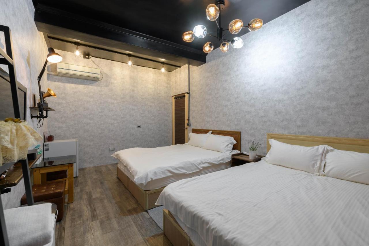 羅東夜市 小宅一生民宿 Night Market Small House Lifetime Hotel Лодун Екстер'єр фото