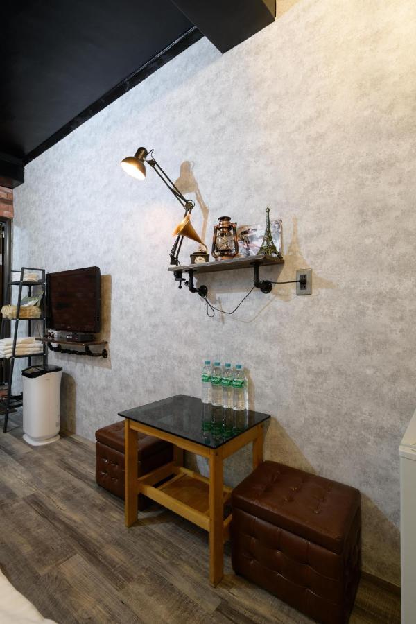 羅東夜市 小宅一生民宿 Night Market Small House Lifetime Hotel Лодун Екстер'єр фото