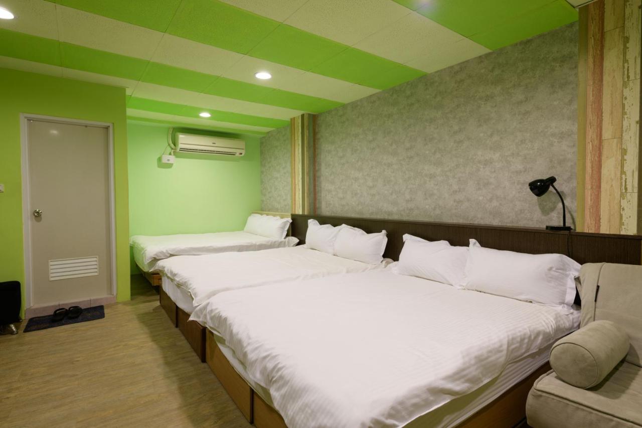 羅東夜市 小宅一生民宿 Night Market Small House Lifetime Hotel Лодун Екстер'єр фото