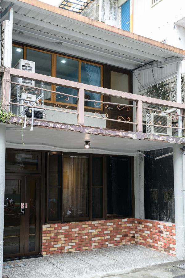 羅東夜市 小宅一生民宿 Night Market Small House Lifetime Hotel Лодун Екстер'єр фото