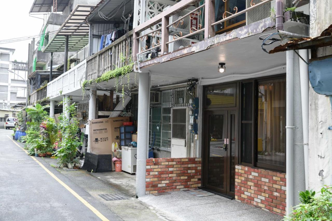 羅東夜市 小宅一生民宿 Night Market Small House Lifetime Hotel Лодун Екстер'єр фото