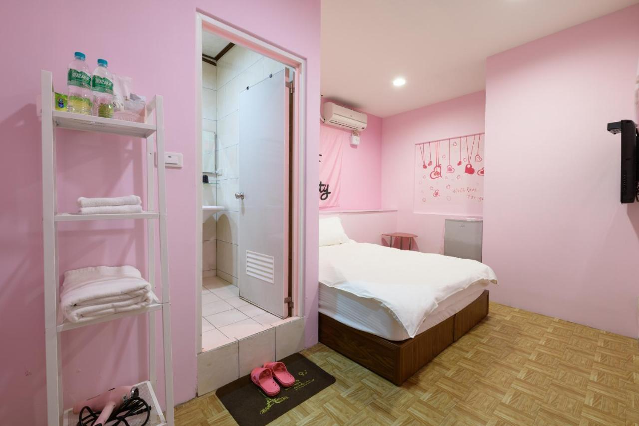 羅東夜市 小宅一生民宿 Night Market Small House Lifetime Hotel Лодун Екстер'єр фото
