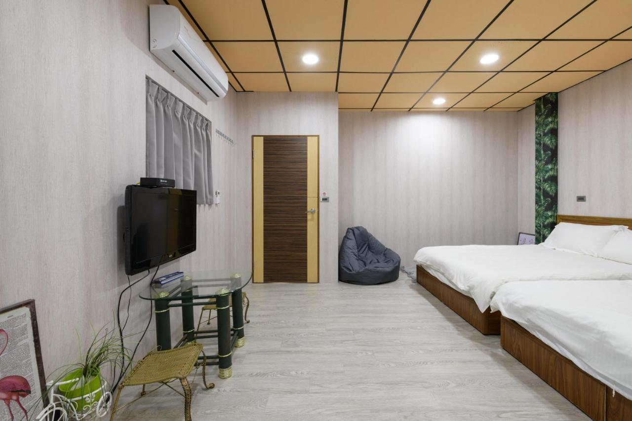羅東夜市 小宅一生民宿 Night Market Small House Lifetime Hotel Лодун Екстер'єр фото