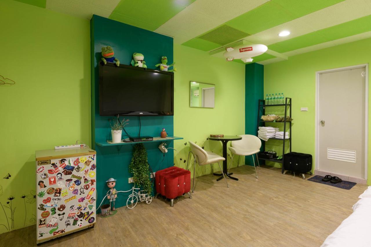 羅東夜市 小宅一生民宿 Night Market Small House Lifetime Hotel Лодун Екстер'єр фото